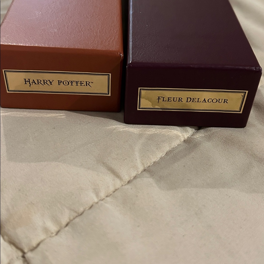 Harry Potter wizarding wands from Universal Studios - used once for 20 min. - Picture 2 of 3